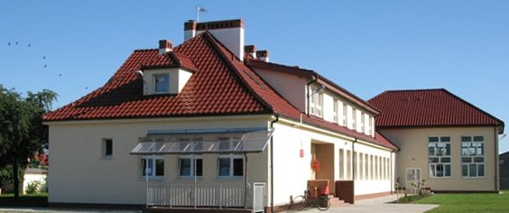 Budynek starej szkoły w Radolinie